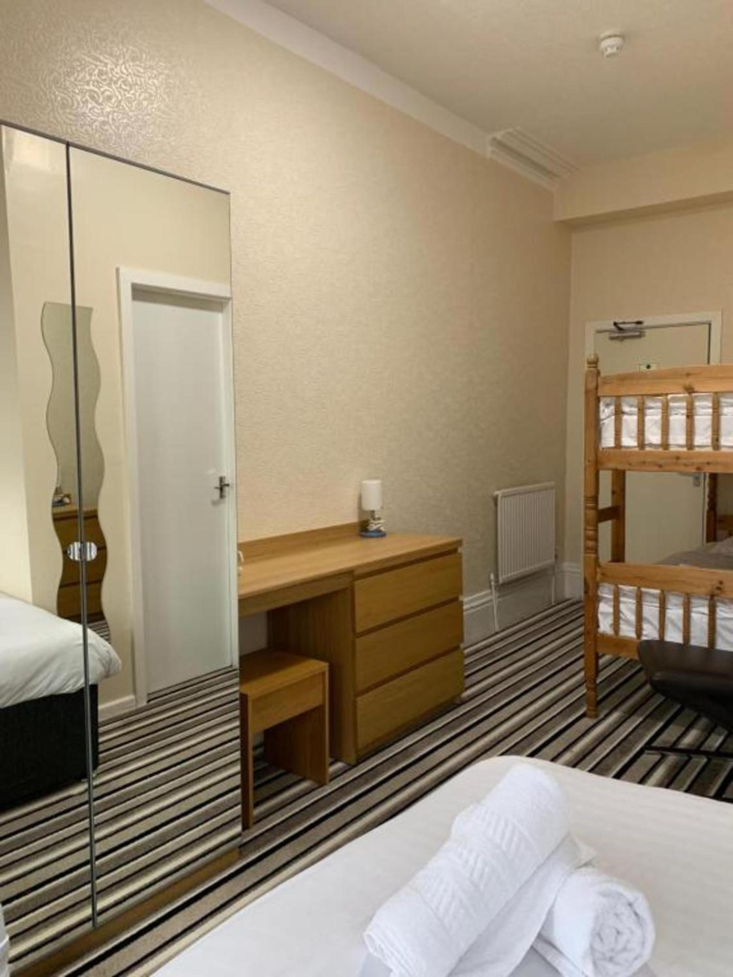 Oyo Wave Crest Hotel بلاكبول المظهر الخارجي الصورة